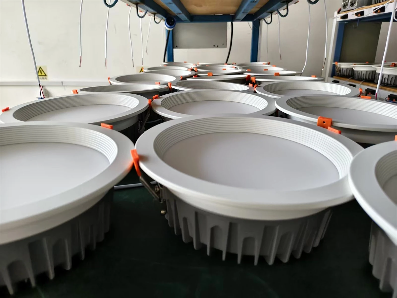 Què han de saber els importadors abans de comprar downlights LED a granel?